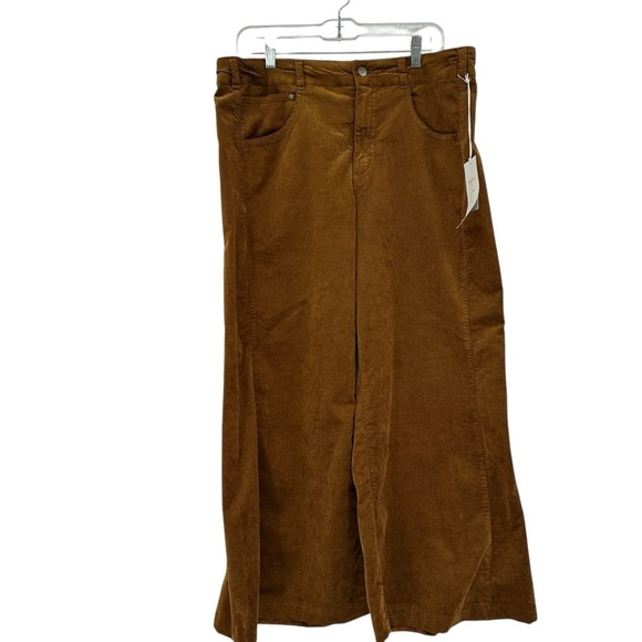 NEW The Adi Mid-Rise Relaxed Flare Jeans by Pilcro Velvet Edition Brown Size 32P - Picture 2 of 8